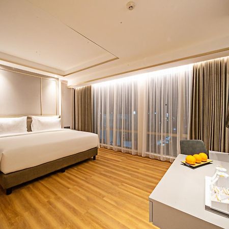 Platinum Hotel Tunjungan Surabaja Zewnętrze zdjęcie