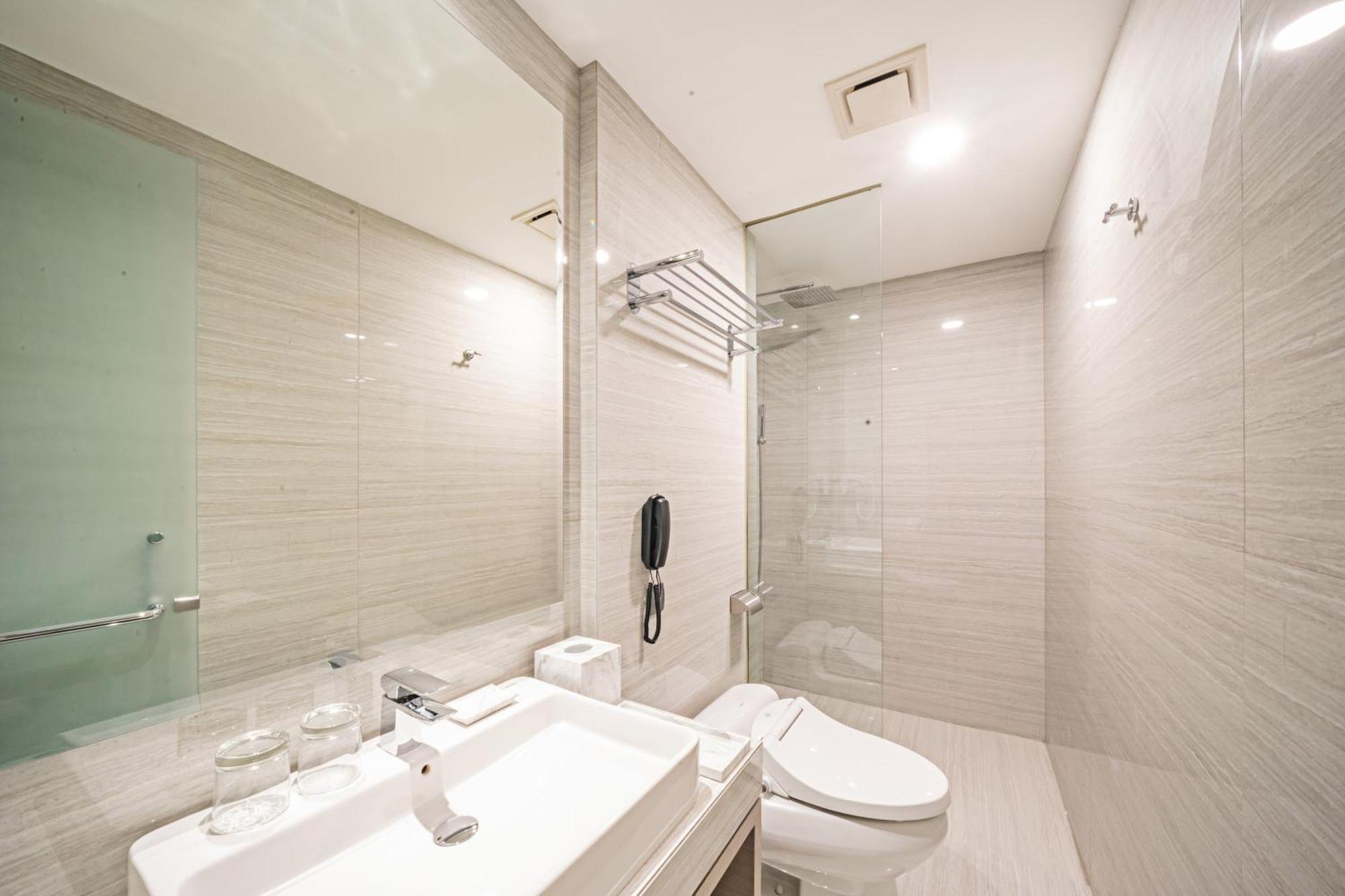 Platinum Hotel Tunjungan Surabaja Zewnętrze zdjęcie