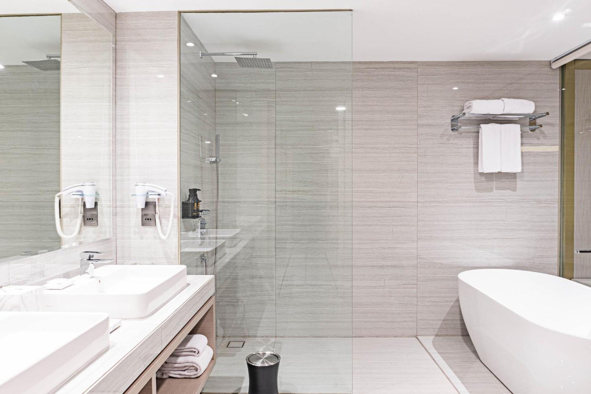 Platinum Hotel Tunjungan Surabaja Zewnętrze zdjęcie