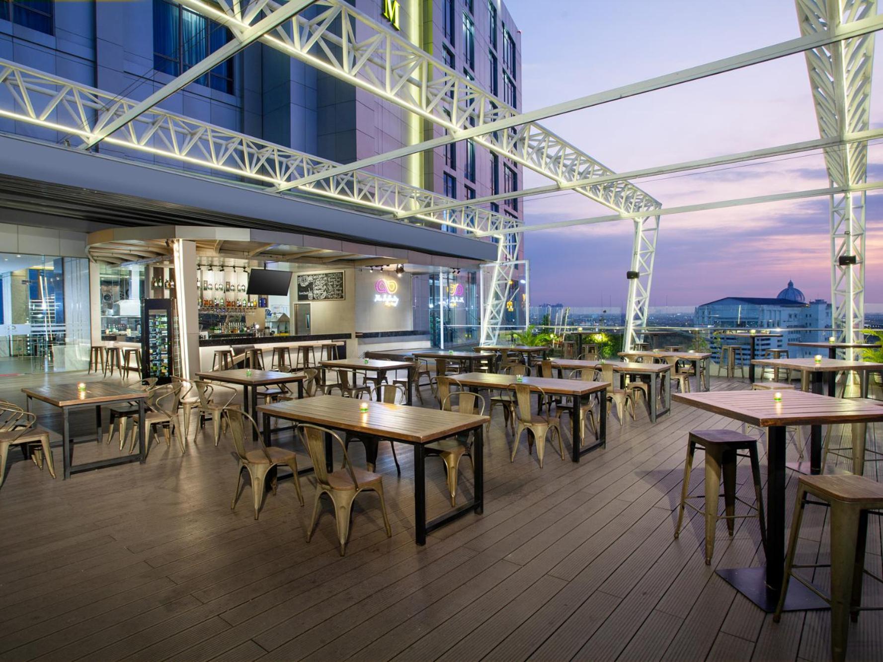 Platinum Hotel Tunjungan Surabaja Zewnętrze zdjęcie