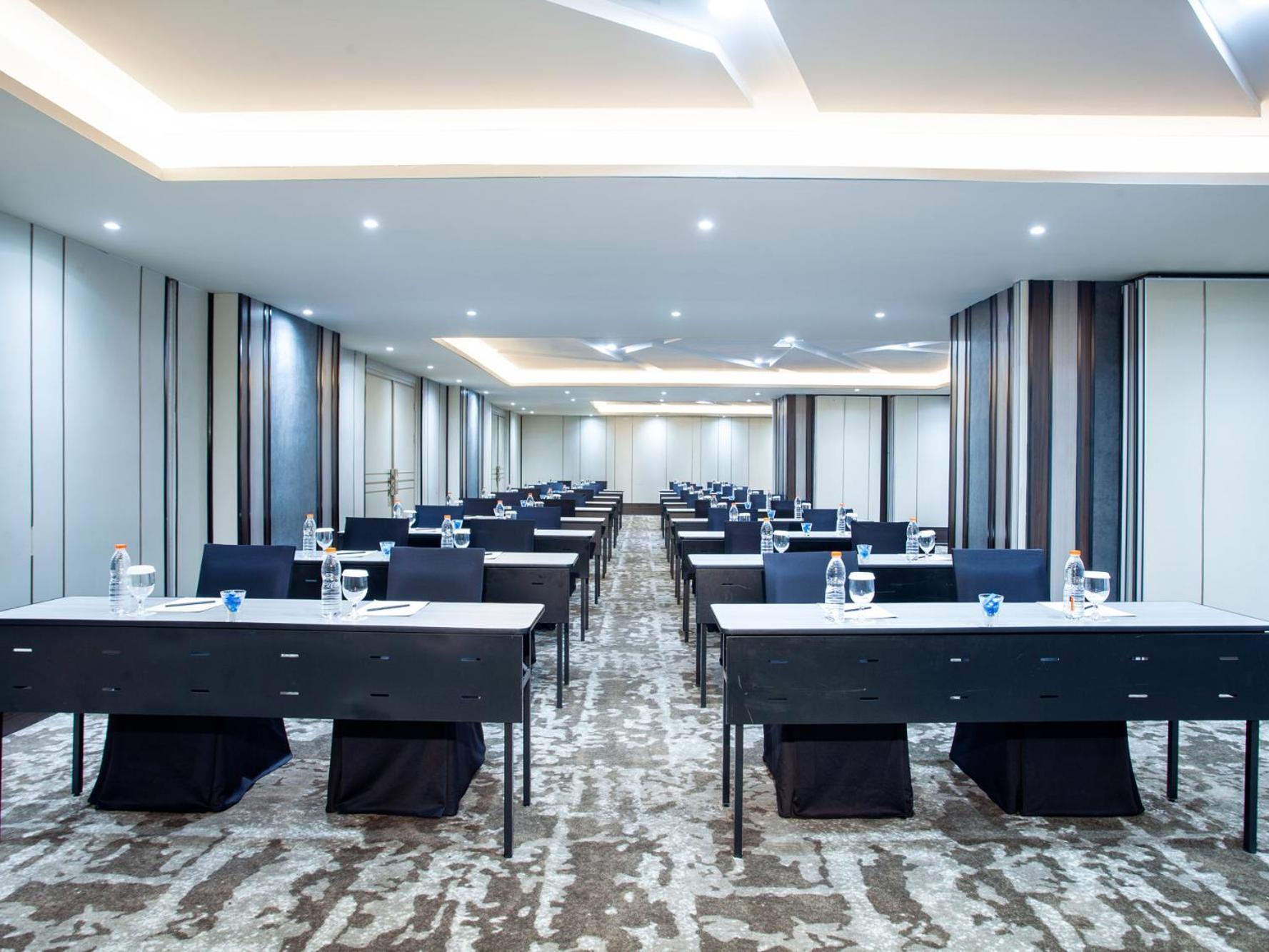 Platinum Hotel Tunjungan Surabaja Zewnętrze zdjęcie